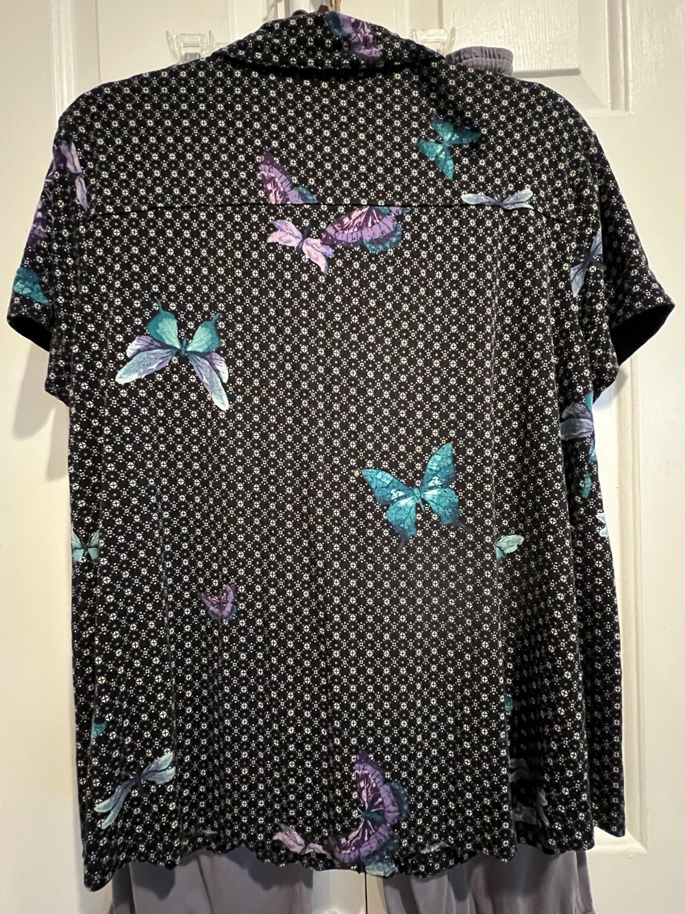 2 Pc PJ Set🦋Soma Black Button Down Top w 💜💙Accents & Gray Capri Lounge Pants - Picture 5 of 12